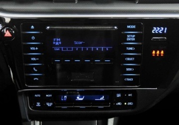 Toyota Auris II Hatchback 5d Facelifting 1.6 Valvematic 132KM 2017 Toyota Auris Polski salon 1.6 benzyna 132 KM Klimatyzacja Hatchback 1.6, zdjęcie 19