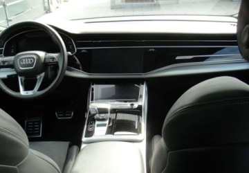 Audi Q8 Q8-e 3.0 55 381KM 2023 Audi Q8 Audi Q8 55 TFSIe quattro tiptronic 3.0 Hybryda Plug-in 381KM, zdjęcie 5