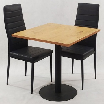 Набор из стола Kansas и 2 красивых черных стульев.