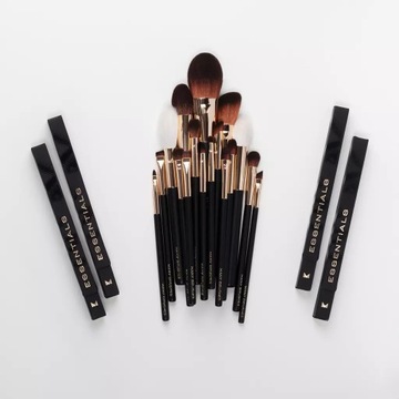 MB-19 Точная скошенная кисть для подводки глаз Many Brushes Essentials