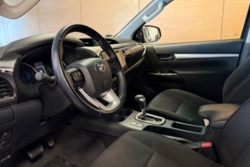 Toyota Hilux VIII Podwójna kabina 2.4 D-4D 150KM 2019 Toyota Hilux salon Polska FV 23 tylko 19 tys km R CARS Warszawa 2.4 150KM, zdjęcie 13