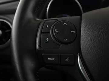 Toyota Auris II Touring Sports Facelifting 1.8 Hybrid 136KM 2017 Toyota Auris hybryda kamera tempomat Bluetooth, zdjęcie 29