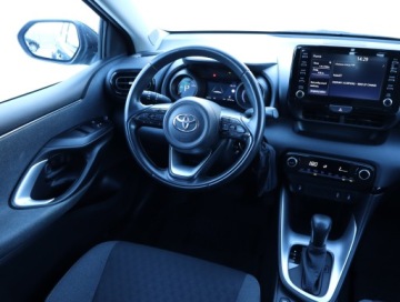 Toyota Yaris IV Hatchback 1.5 Hybrid Dynamic Force 116KM 2022 Toyota Yaris 1.5 VVT-i Hybrid, Salon Polska, zdjęcie 6