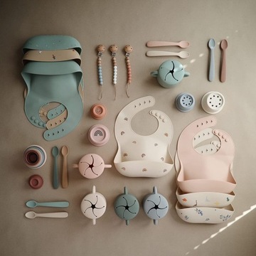 Силиконовый нагрудник с регулируемым карманом MUSHIE Whales Whales