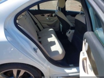 Mercedes Klasa C W205 2015 Mercedes-Benz Klasa C 2015 MERCEDES-BENZ C 300 2.0 Benzyna 241KM, zdjęcie 8