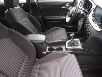 Kia Ceed III Kombi Facelifting 1.5 T-GDI 160KM 2022 Kia Ceed 1.5 T-GDI MHEV, Salon Polska, zdjęcie 8