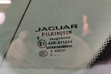 JAGUAR F-PACE X761 ZADNÍ PRAVÁ SKLO (OKNO) TROJŮHELNÍK HK8M-29600-DD 2017