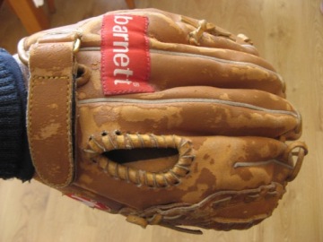 Barnett ЛЕВАЯ БЕЙСБОЛЬНАЯ ПЕРЧАТКА, КОЖА.