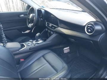 Alfa Romeo Giulia II Sedan Facelifting 2.0 Turbo 280KM 2020 Alfa Romeo Giulia 2020r., 4x4, 2.0L 2.0 Benzyna 280KM, zdjęcie 8