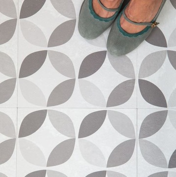 САМОКЛЕЯЩАЯСЯ ГЕОМЕТРИЧЕСКАЯ НАПОЛЬНАЯ ПЛИТКА ПВХ КОЛЕСНАЯ