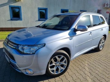 Mitsubishi Outlander III 2013 Mitsubishi Outlander Outlander III 2.0 PHEV Plug-In Hybrid Instyle 4WD 4x4, zdjęcie 2