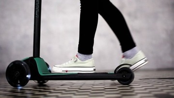 Scoot and Ride Forest Highwaykick 5 + светодиодный шлем S-M 5L + + отражатель