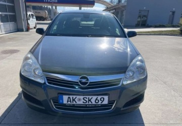 Opel Astra J Hatchback 5d 1.6 Twinport ECOTEC 115KM 2009 Opel Astra Opel Astra 1.6 Benzyna 115KM, zdjęcie 1