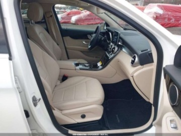 Mercedes GLC C253 2019 Mercedes-Benz GLC 300 4Matic 2019 2.0l 2.0 Benzyna 241KM, zdjęcie 10