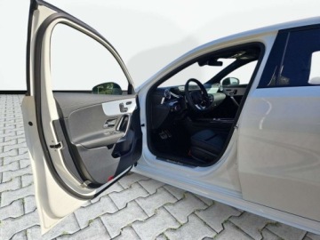 Mercedes Klasa A W177/V177 Hatchback Facelifting 2.0 220 190KM 2024 Mercedes-Benz Klasa A A 220 4MATIC AMG MULTIBEAM LED Panorama Kamera 3, zdjęcie 9