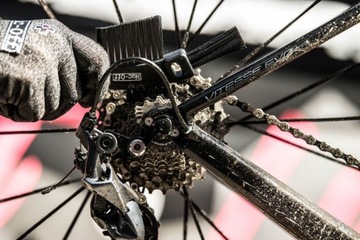 Щетка Claw Brush Щетка для чистки привода Muc-Off