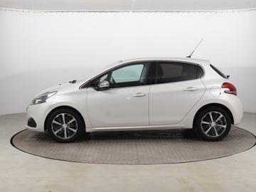 Peugeot 208 I Hatchback 5d Facelifting 1.2 PureTech 110KM 2018 Peugeot 208 1.2 PureTech, Salon Polska, zdjęcie 2