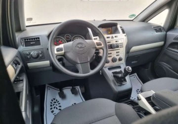 Opel Zafira B 1.8 ECOTEC 140KM 2007 Opel Zafira SLICZNA 1.8 Benzyna BOGATA WERSJA Oryginal WYJATKOWA Zadbana 2, zdjęcie 5