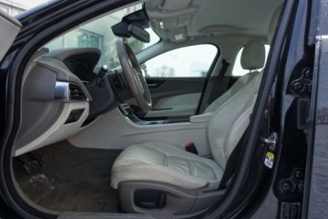 Jaguar XE Sedan 2.0 i4 200KM 2017 Jaguar XE Bezwypadek Salon PL 1rej. 2018 RWD 2.0 Benzyna, zdjęcie 8