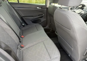 Volkswagen Golf VIII Variant 1.5 TSI 130KM 2022 Volkswagen Golf 1.5 TSI 130KM Life Fotele podgrzewane Side Assist 1.5 130KM, zdjęcie 15