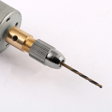 МАЛЕНЬКИЙ ЛАТУННЫЙ ДЕРЖАТЕЛЬ СВЕРЛ