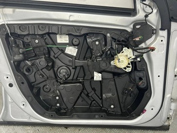 DVEŘE LEVÝ PŘEDNÍ KOMPLETNÍ MERCEDES W213 2016--> 775