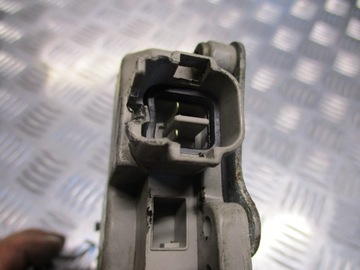 ZÁMEK DVEŘE PRAVÝ PŘEDNÍ DAIHATSU YRV