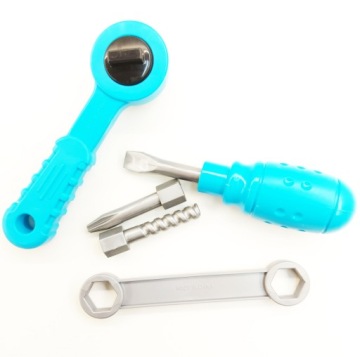 Набор инструментов с пилой