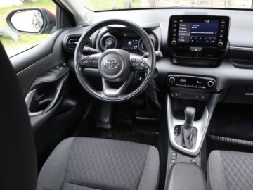 Toyota Yaris IV Hatchback 1.5 Hybrid Dynamic Force 116KM 2022 Toyota Yaris 1.5 VVT-i Hybrid, Salon Polska, zdjęcie 6
