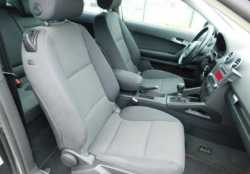 Audi A3 8P Hatchback 3d 2.0 TDI PD 170KM 2007 Audi A3 3-drzwiowe 2.0TDi Quattro Podgrzewane Fotele 2.0 Diesel 170KM, zdjęcie 7