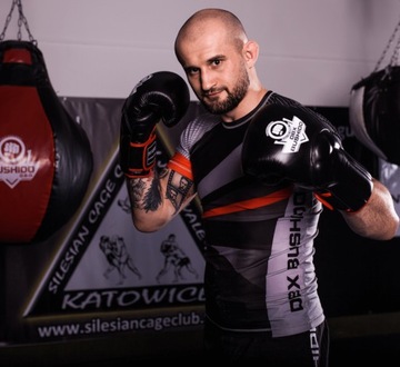 10 боксерских перчаток с системой Wrist Protect BB.