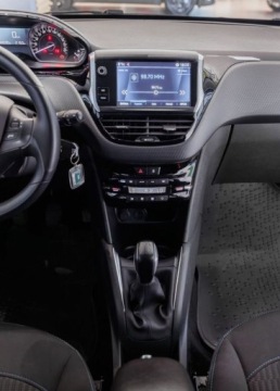 Peugeot 208 I Hatchback 5d Facelifting 1.2 PureTech 82KM 2019 Peugeot 208 1.2 PureTech GPF Signature SS 1.2 Benzyna 82KM, zdjęcie 27