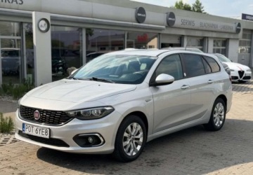 Fiat Tipo II Hatchback Facelifting 1.4 Fire 95KM 2021 Fiat Tipo Fiat Tipo 1.4 16v Mirror 1.4 Benzyna 95KM