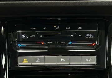 Volkswagen Touran III 1.5 TSI EVO 150KM 2023 Volkswagen Touran Highline Pakiety, ACC, Digital Cockpit, Kamera cofania,, zdjęcie 25