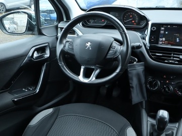 Peugeot 208 I Hatchback 5d Facelifting 1.2 PureTech 82KM 2016 Peugeot 208 1.2 PureTech, Navi, Klima, Tempomat, zdjęcie 6