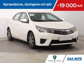 Toyota Corolla XI Sedan 1.4 D-4D 90KM 2015 Toyota Corolla 1.4 D-4D, Salon Polska, Klima
