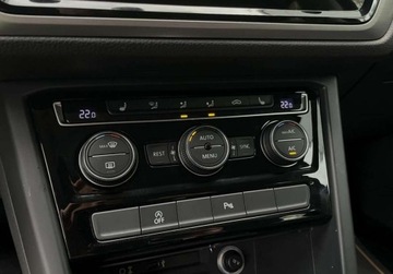 Volkswagen Touran III 1.4 TSI 150KM 2015 Volkswagen Touran 1.4 TSI 150KM DSG bezwypadkowy GWARANCJA 7 OSOBOWY, zdjęcie 28