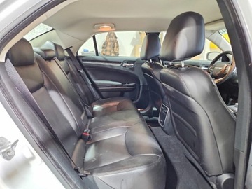 Chrysler 300C II 2023 Chrysler 300 Touring L 2023 3.6 Benzyna 292KM, zdjęcie 10