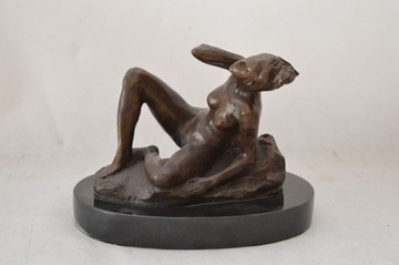 Akt leżącej kobiety -nowoczesna FIGURA Z BRĄZU