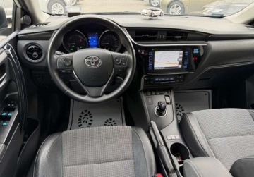 Toyota Auris II Hatchback 5d Facelifting 1.8 Hybrid 136KM 2017 Toyota Auris salon Polska, FV-VAT 23 1.8 Hybryda 136KM, zdjęcie 3