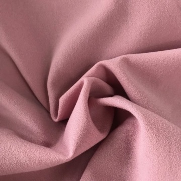 Гладкий креп розового цвета.