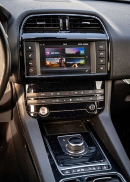 Jaguar F-Pace SUV 2.0 i4 250KM 2018 Jaguar F-Pace Jaguar F-Pace 25t AWD Premium 250KM 2.0 Benzyna 250KM, zdjęcie 15