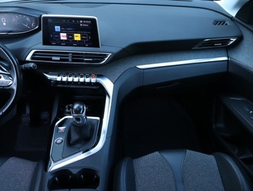 Peugeot 3008 II Crossover 1.2 PureTech 130KM 2018 Peugeot 3008 1.2 PureTech, Salon Polska, zdjęcie 7