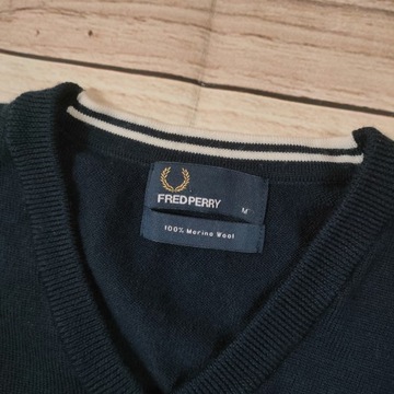 FRED PERRY Sweter Męski 100 % Wełna Merino V Neck Logowany r. M