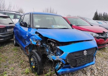 Suzuki Swift VI Hatchback 1.2 DualJet 90KM 2020 Suzuki Swift 2020r, SALON POLSKA. Uszkodzony prawy przod. Pali. 1.2 90KM, zdjęcie 1