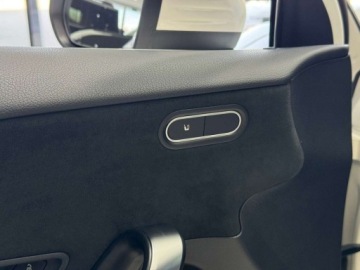 Mercedes Klasa A W177/V177 Hatchback Plug-In 1.3 250e 218KM 2020 Mercedes-Benz Klasa A AMG Line Plug In Fotele kubelkowe Nawigacja Kame, zdjęcie 19