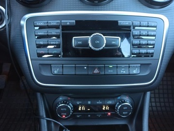 Mercedes Klasa A W176 Hatchback 5d 1.6 180 BlueEFFICIENCY 122KM 2013 Mercedes A 180 salon, II właściciel, 2013/14, zdjęcie 15