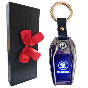 SKODA ZAPALNICZKA ŻAROWA ELEGANCKI BRELOK DO KLUCZY LOGO LED ETUI KOKARDKA