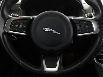 Jaguar XE Sedan 2.0 i4 180KM 2018 Jaguar XE niski przebieg skóra navi virtual, zdjęcie 20