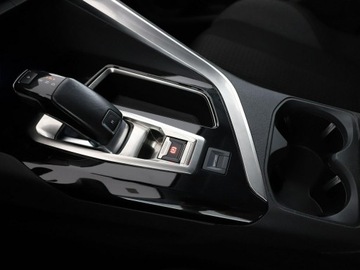 Peugeot 3008 II Crossover 1.5 BlueHDI 130KM 2019 Peugeot 3008 1.5 HDi Automat Business Klimatyzacja, zdjęcie 29